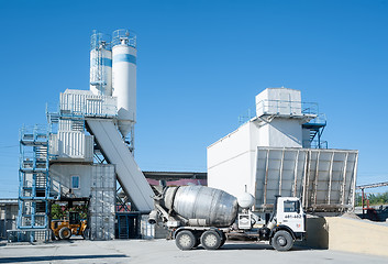 Image showing Agitating lorry faces solution and concrete node