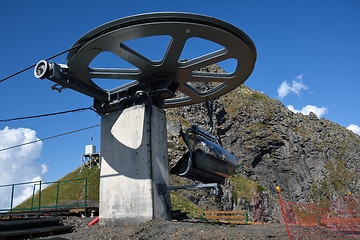 Image showing A chairlift rotating mechanism