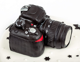 Image showing birthday cake for forty anniversary with modern DSLR photo camer