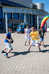 Image showing Teenagers play basketball