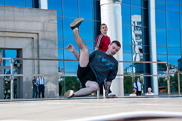 Image showing Dancer-guy amateur Break-dance