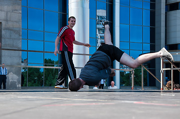 Image showing Dancer-guy amateur Break-dance