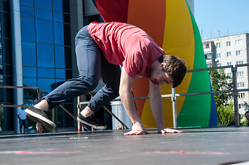 Image showing Dancer-guy amateur Break-dance