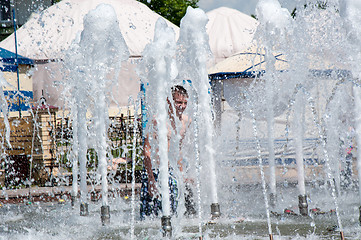 Image showing Children bathe in the fountain