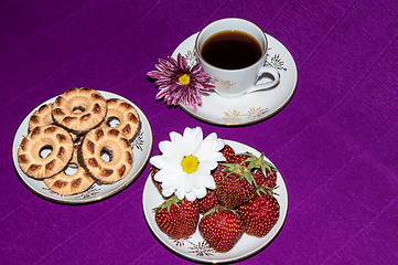 Image showing Coffee Cup cookies and strawberries