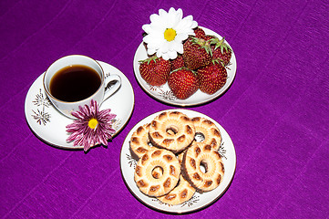 Image showing Coffee Cup cookies and strawberries