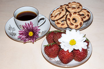 Image showing Coffee Cup cookies and strawberries
