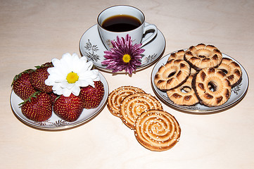 Image showing Coffee Cup cookies and strawberries