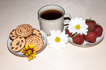 Image showing Coffee Cup cookies and strawberries