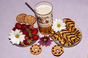 Image showing Strawberries milkshake and cookies