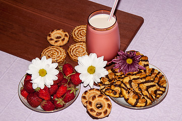 Image showing Strawberries milkshake and cookies