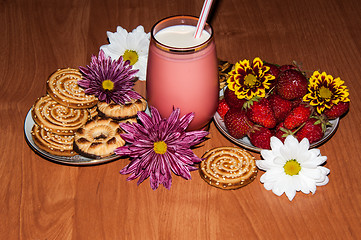 Image showing Strawberries milkshake and cookies,