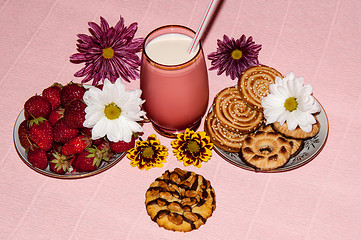 Image showing Strawberries milkshake and cookies,