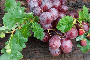 Image showing Bunch of grapes and oak leaf