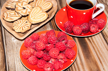 Image showing Ripe raspberry coffee cup and cookies 