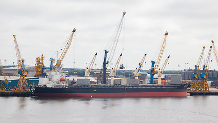 Image showing NEWCASTLE UPON TYNE, ENGLAND - JULY 23, 2014: Ship being loaded.