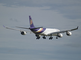 Image showing Thai Airways A340 landing