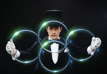 Image showing magician showing trick with linking rings