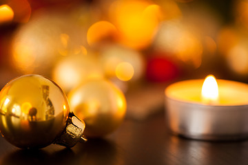 Image showing Warm gold and red Christmas candlelight background