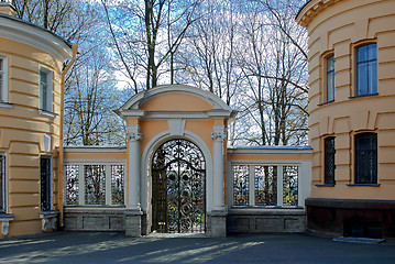 Image showing Gate with lattice.