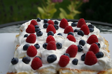Image showing Gateau with rasberry and blueberry