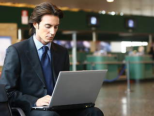 Image showing businessman sitting in the airport b