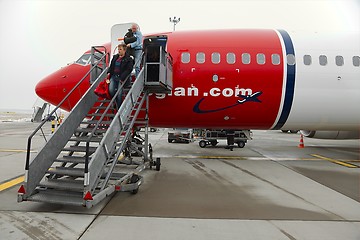 Image showing Plane unboarding