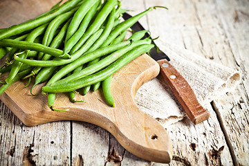 Image showing green string beans and knife 