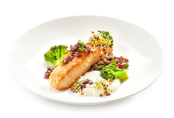 Image showing grilled salmon fillet with vegetables