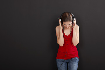 Image showing Woman listen music