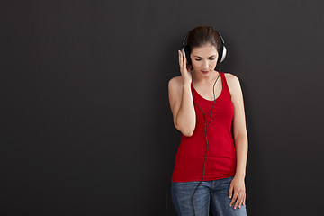 Image showing Woman listen music