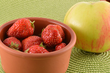 Image showing Strawberry with apple