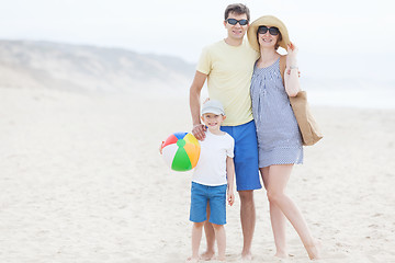 Image showing family at the beach