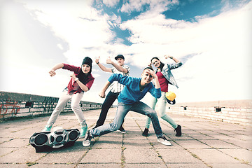 Image showing group of teenagers dancing