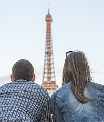Image showing Couple looking to the Eiffel Tower