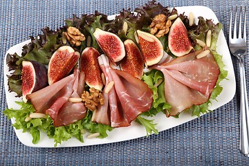 Image showing Salad with prosciutto 