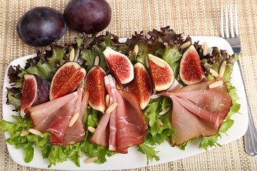 Image showing Salad with prosciutto 