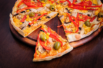 Image showing Pizza with Mozzarella, Mushrooms, Olives and Tomato Sauce