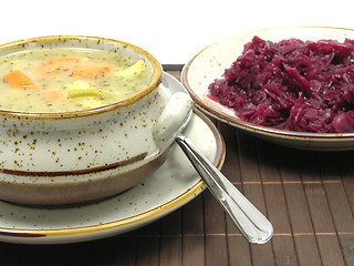 Image showing Potatoe stew and cooked red cabbage on a placemat