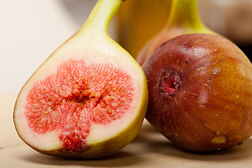 Image showing fresh figs on a rustic table