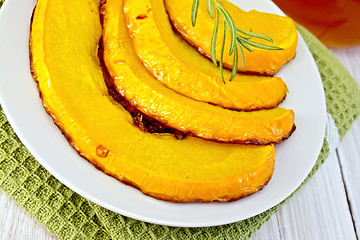 Image showing Pumpkin baked with honey in bowl on napkin