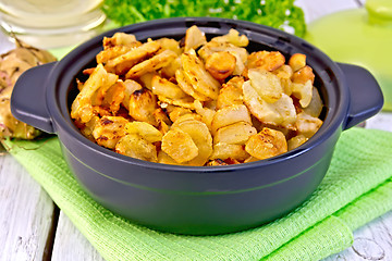 Image showing Jerusalem artichokes roasted in pan on napkin and light board