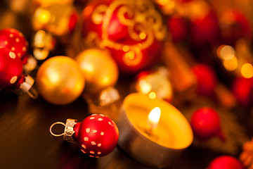 Image showing Warm gold and red Christmas candlelight background