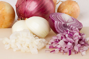 Image showing Whole, peeled and diced brown onion