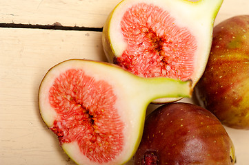 Image showing fresh figs on a rustic table