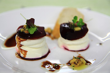 Image showing fresh goat cheese and red beet 