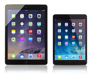 Image showing Apple iPad Air and iPad Mini displaying homescreen