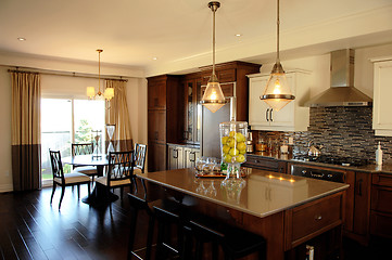 Image showing A nice kitchen in model home.