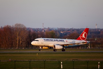 Image showing Airliner landing