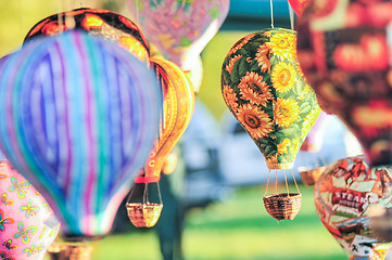 Image showing bunch of hot air balloon toys dangling in the wind